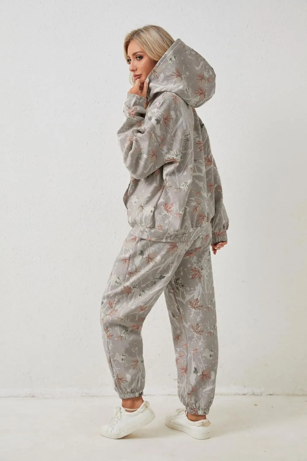 2 Piece Camo Sweatsuits for Women Oversized Maple Leaf Hoodies Sets Graphic Sweatshirts Tracksuits Fleece Fall Outfits