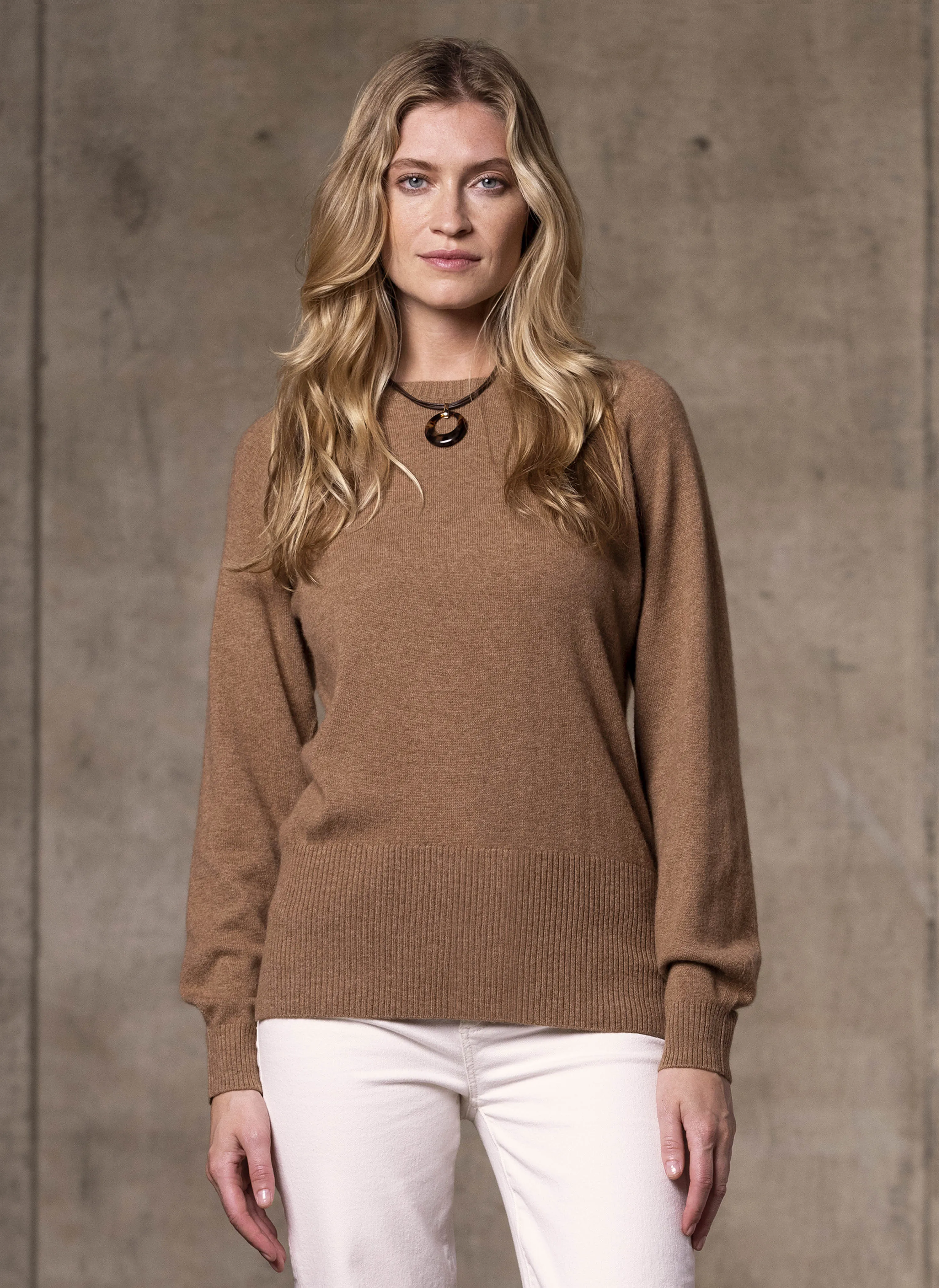 Women's Sofia Crew Neck Cashmere Sweater in Camel