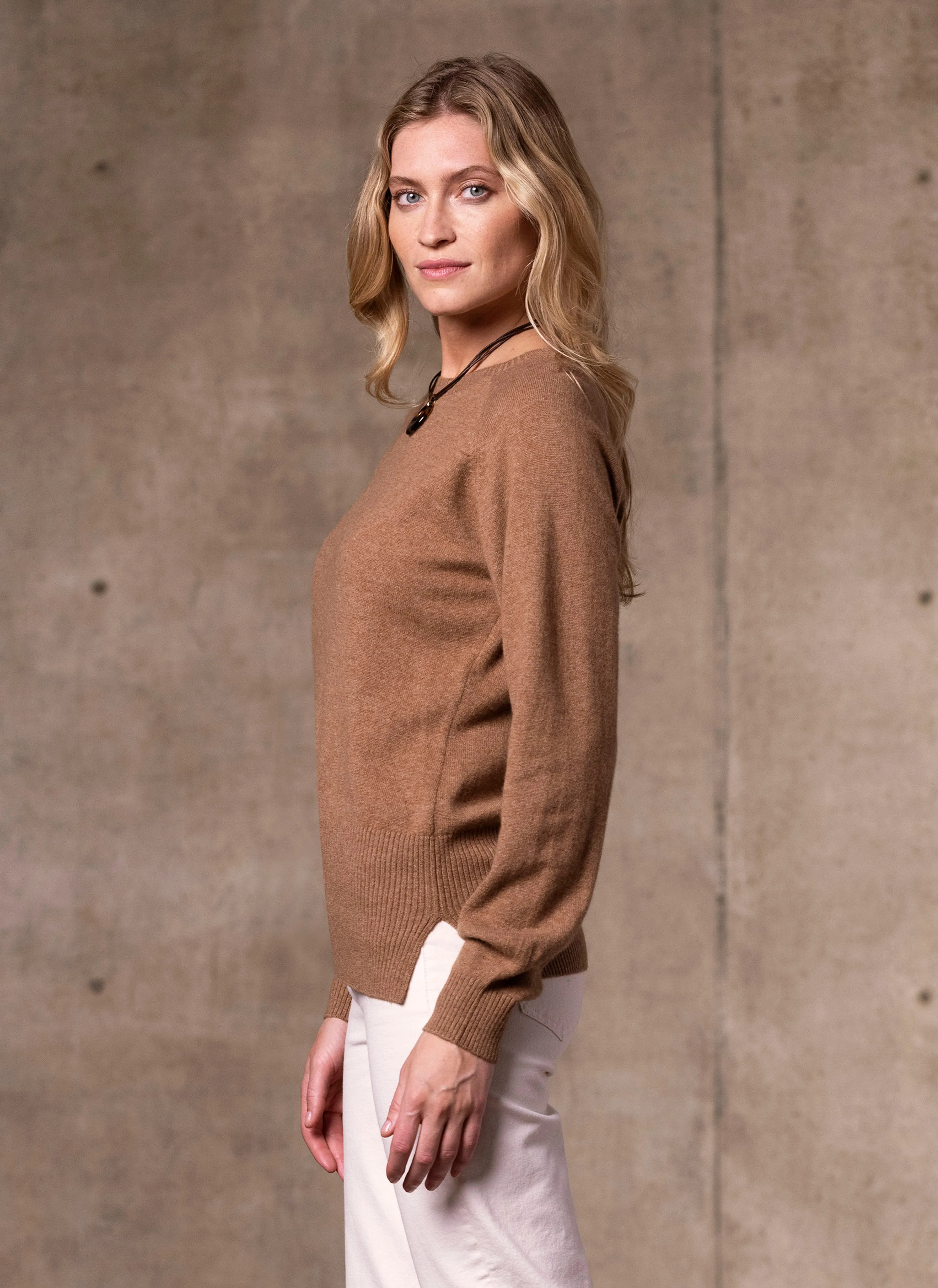 Women's Sofia Crew Neck Cashmere Sweater in Camel