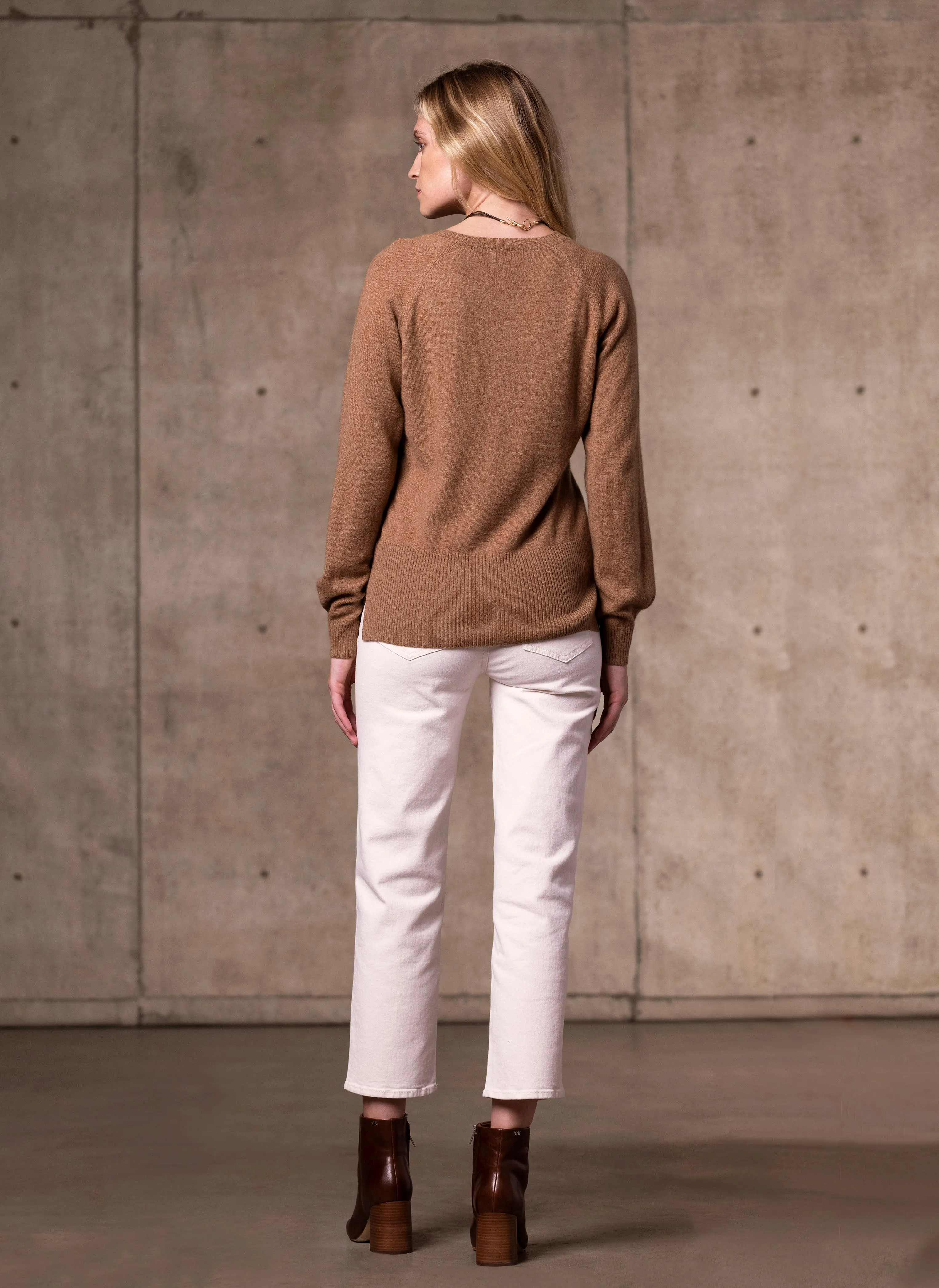 Women's Sofia Crew Neck Cashmere Sweater in Camel
